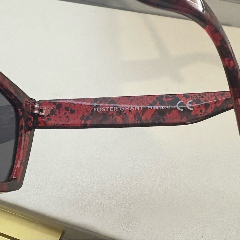Foster Grant Red Snakeskin Polarized Cat Eye Sunglasses New without tags - Picture 4 of 5